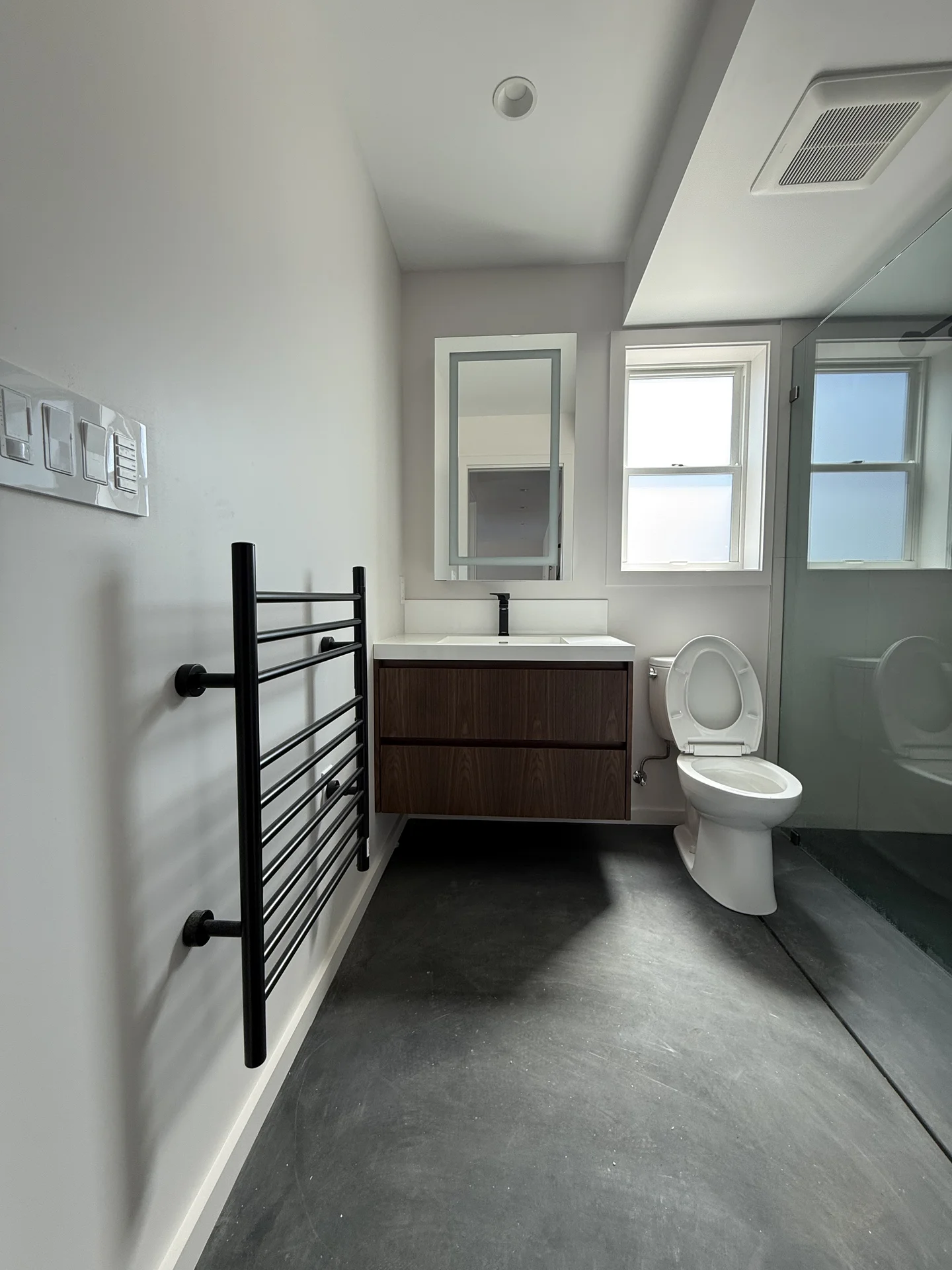 Contemporary bathroom hardware