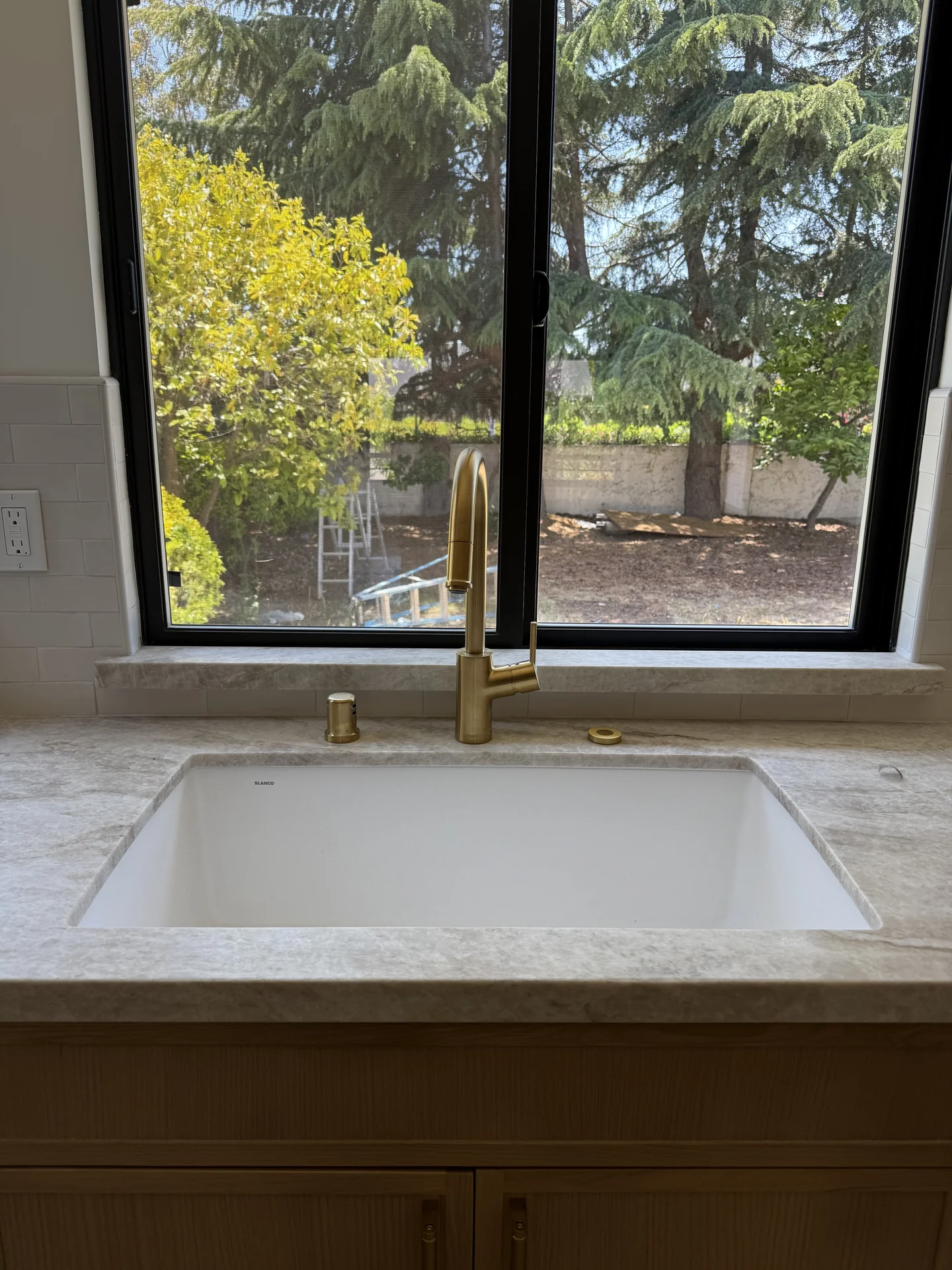 Contemporary bathroom space