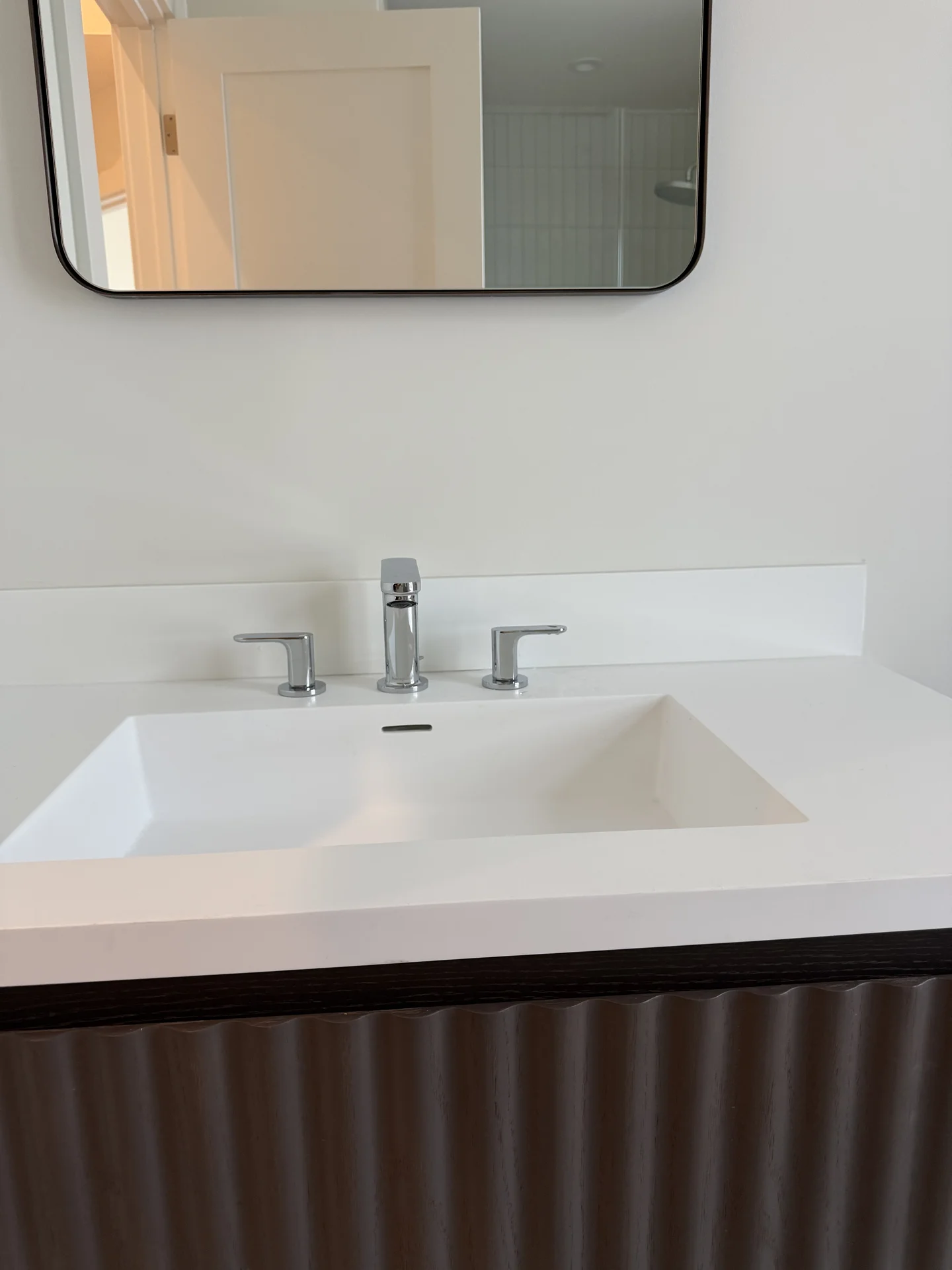 Modern bathroom hardware