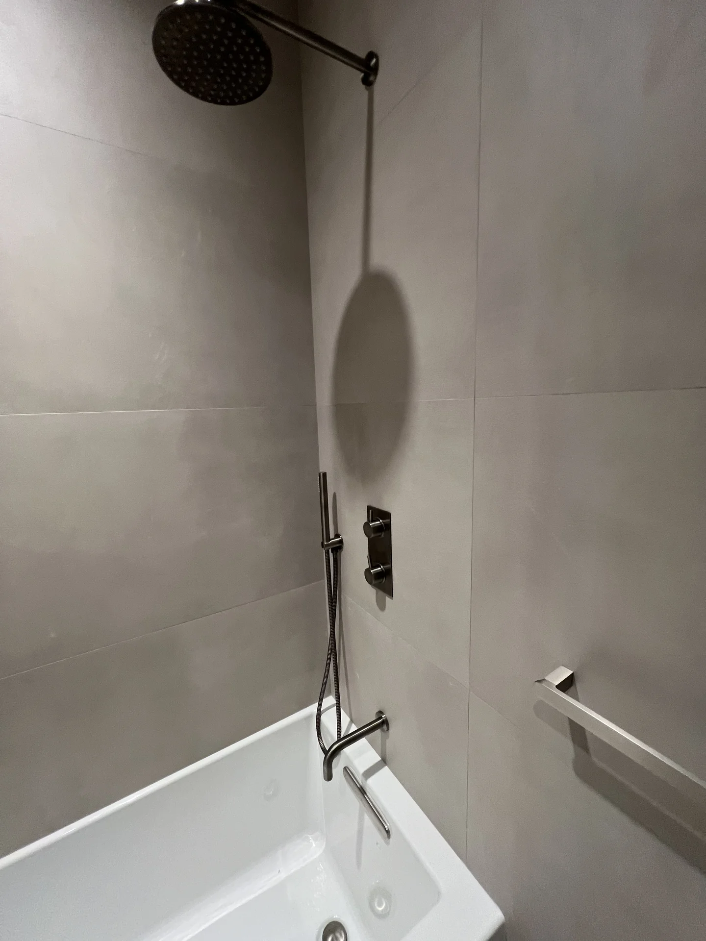 Modern bathroom hardware