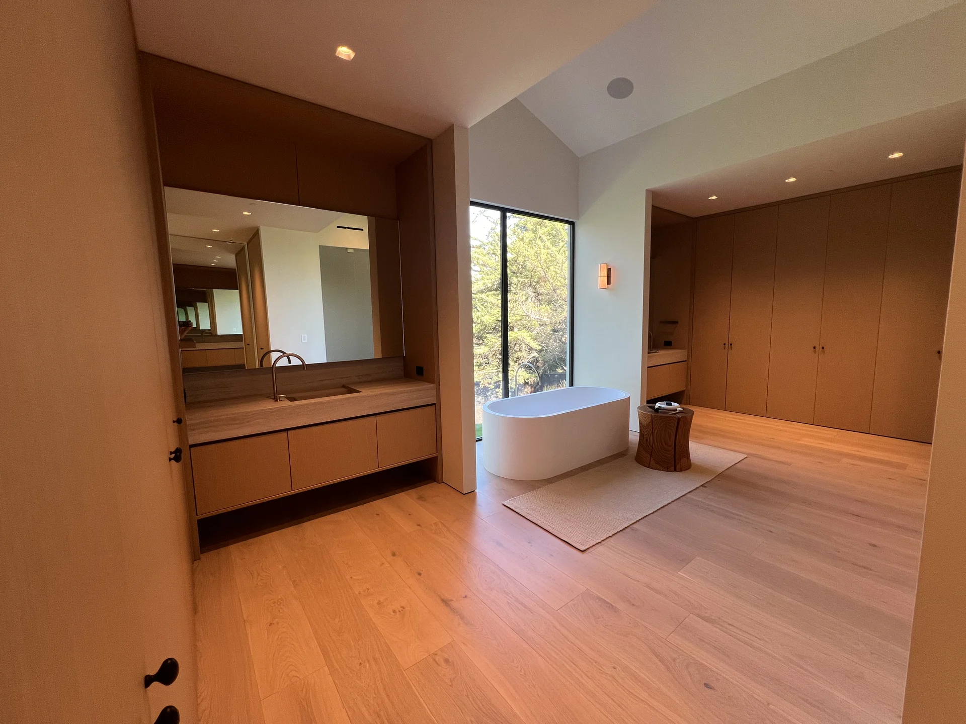 Elegant bathroom fixture