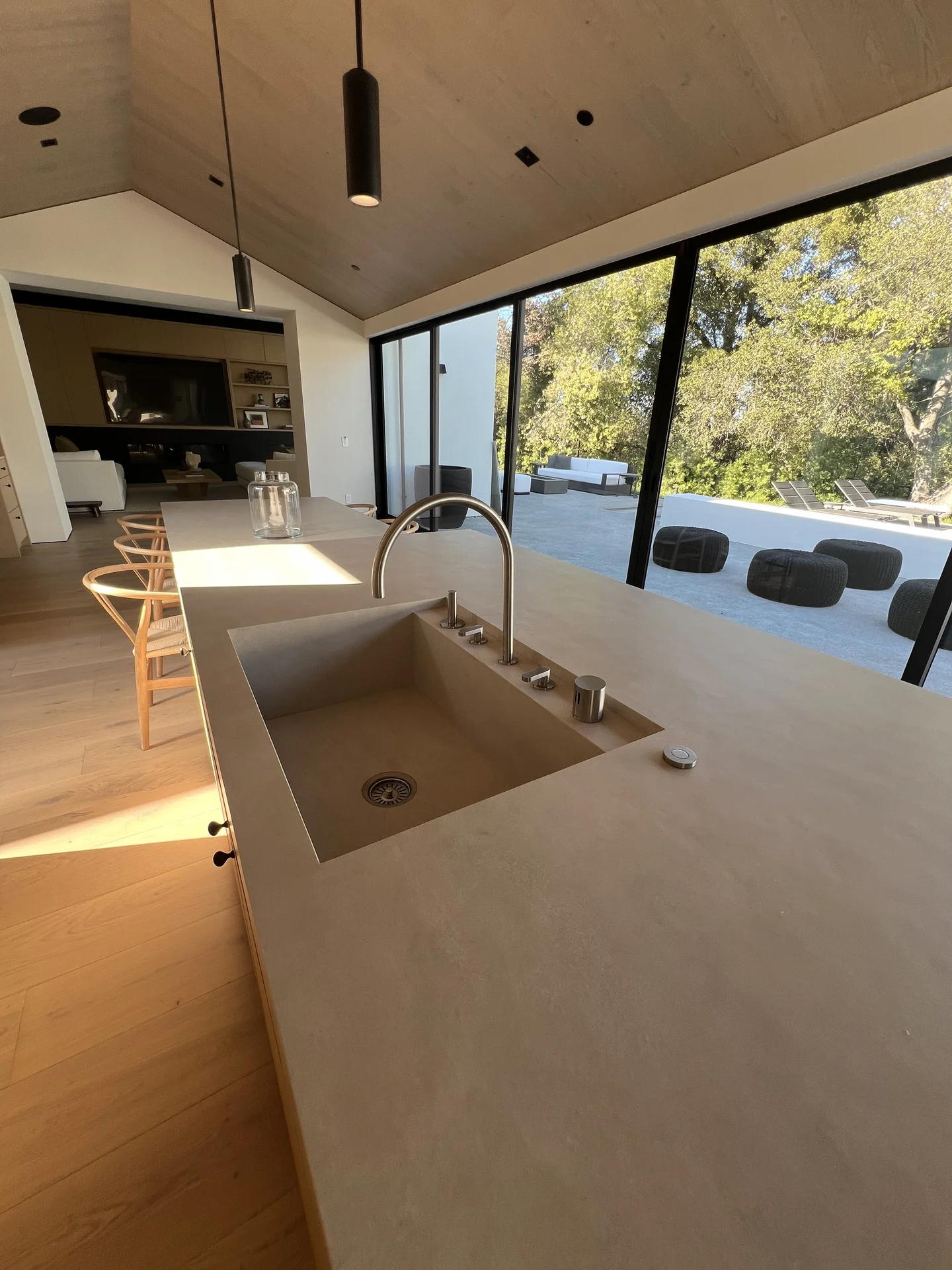 Modern bathroom fixture